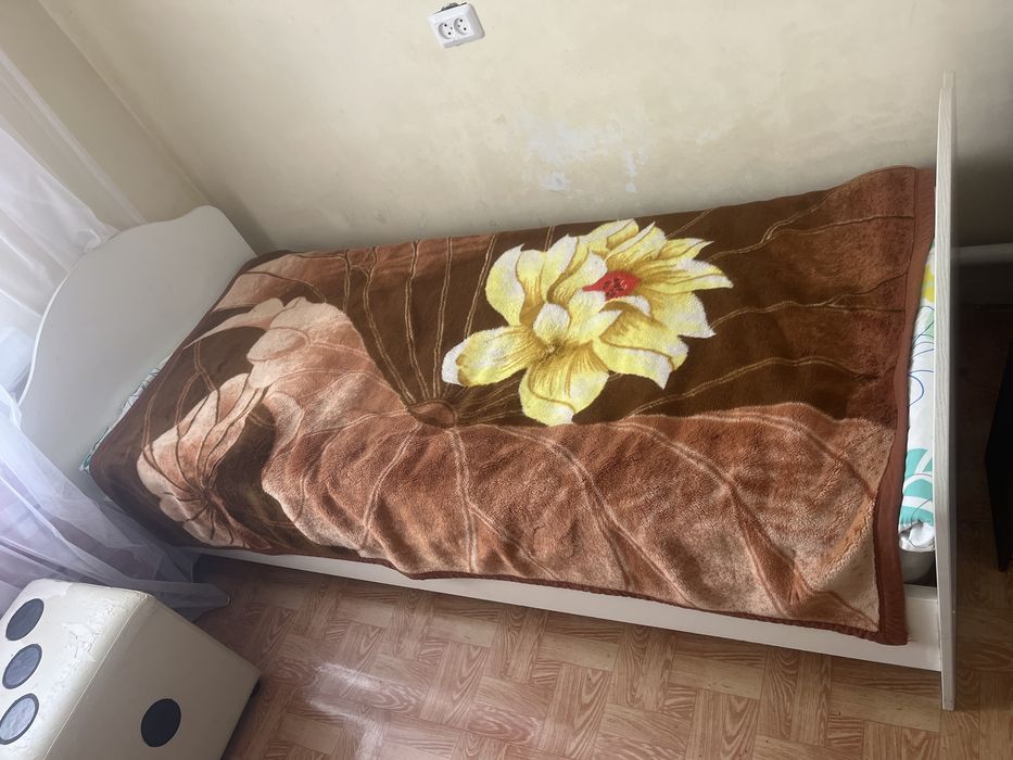 Продам детский кровать с матрасом . Цена 25 тысячь