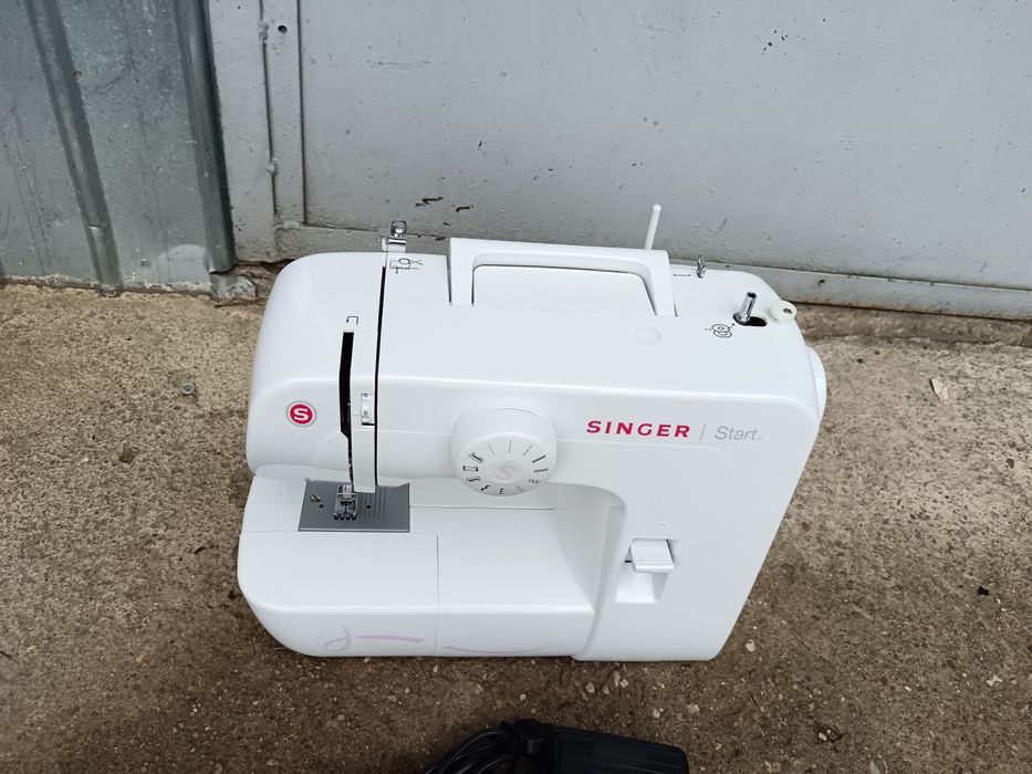 Mașina de cusut, SINGER 1306, cu pedală