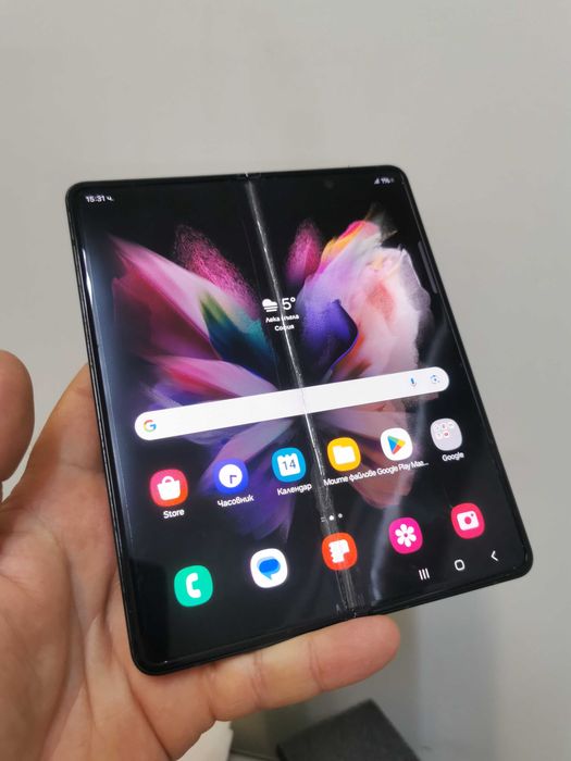 Samsung Galaxy Z Fold 3 Цял или на части