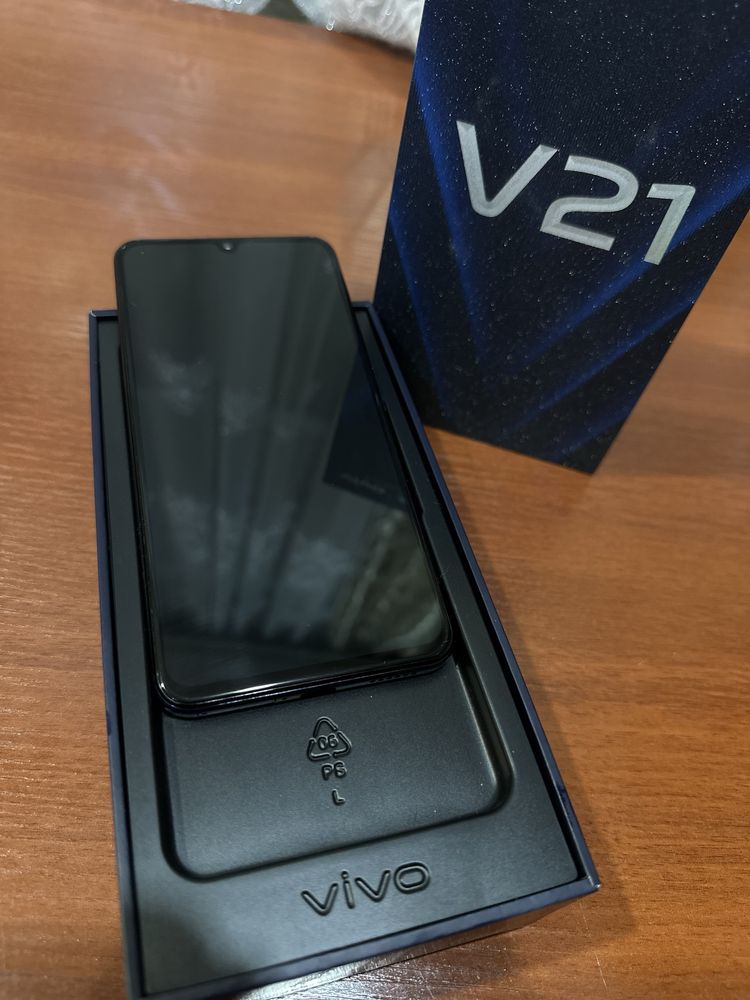 Смартфон VIVO V21