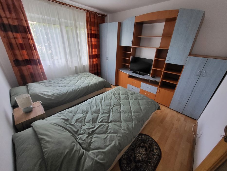 Inchiriez apartament 3 camere 2 bai - 6 persoane