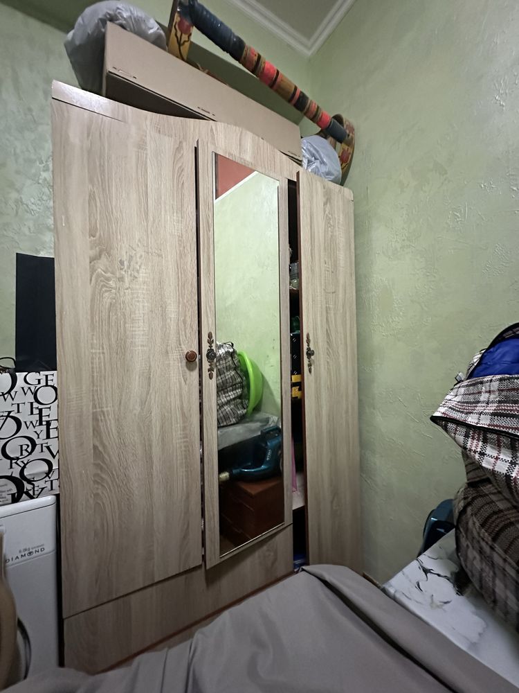 Шкаф в спальню для одежды