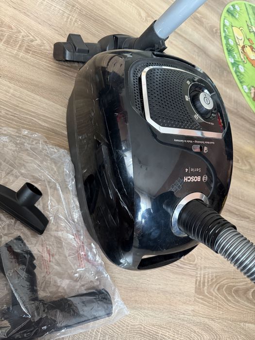 Прахосмукачка Bosch Series 4 BGLS4X210/11