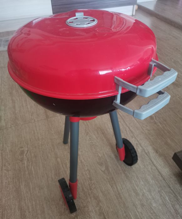 Щанд магазин с везна и барбекю