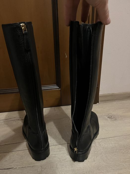 Vând cizme din piele Tory Burch marimea 37-38