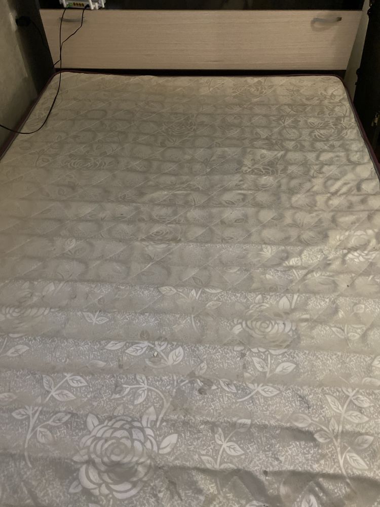 Продается двуспальная кровать