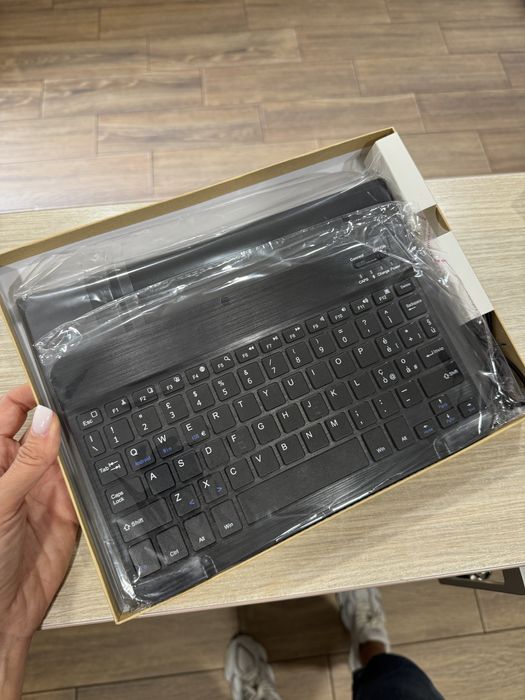 Husa + Tastaura IVEOPPE pentru Samsung Tab A9 Plus, NOUA!!!