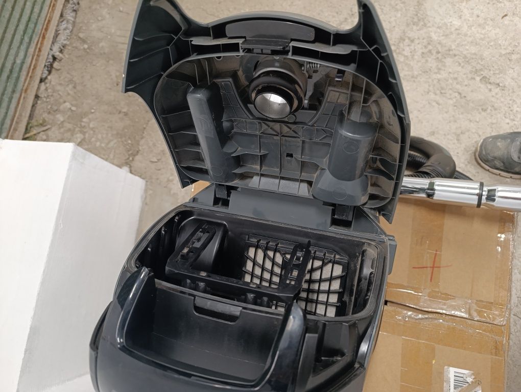 Прахосмукачка Амазон с торба 700w