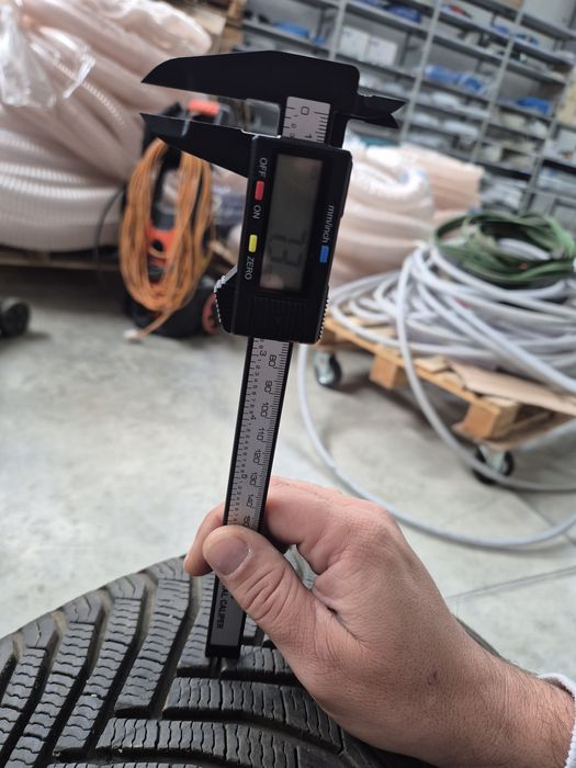 Vând 4 cauciucuri de iarna Michelin 205/55/16