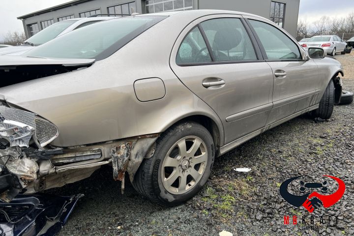 Compartiment depozitare diverse A2116830075 Mercedes-Benz E-Class W21