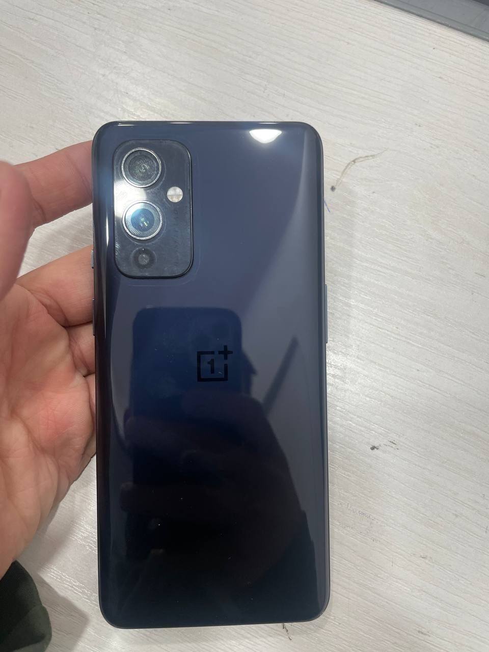 OnePlus 9 5g.  Aybi yo  ekran toza obemen usiga teng telga