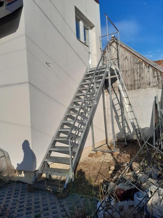 Confecționăm scări / scara metalice zincata pt casa, beci și incendiu