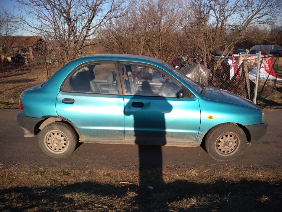 Mazda 121 1.3 На Части