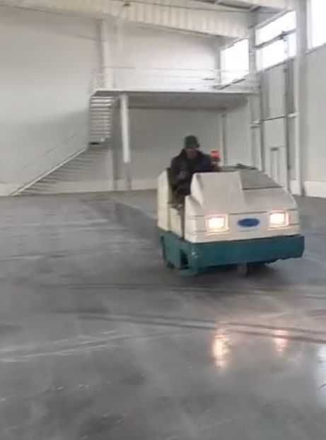 Аренда поломоечных машин моем большие площади!