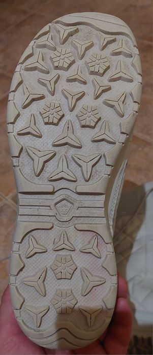 Продавам дамски/детски ботуши Quechua, бежови, номер 39.