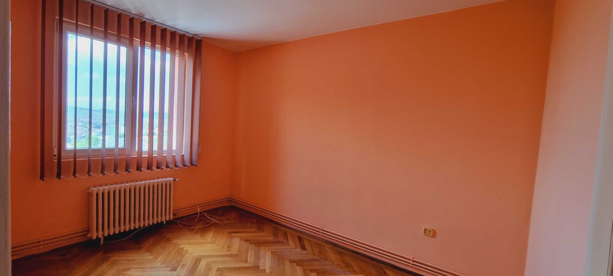 Vand sau schimb apartament 4 camere in Targu Mures, Dambu