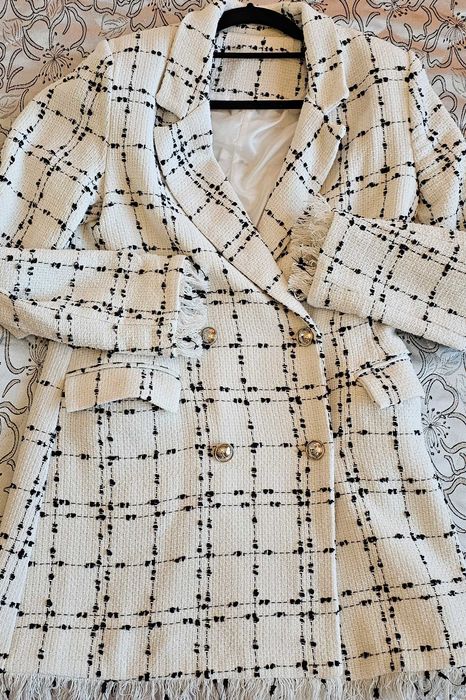 Сако букле бяло с черно