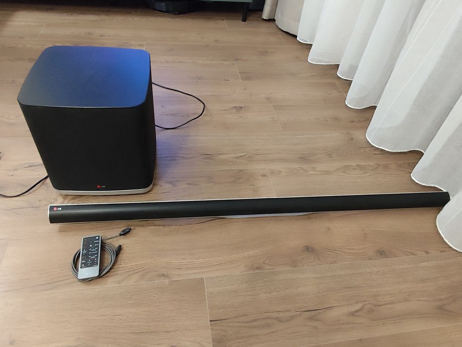 Саундбар LG +суббуфер