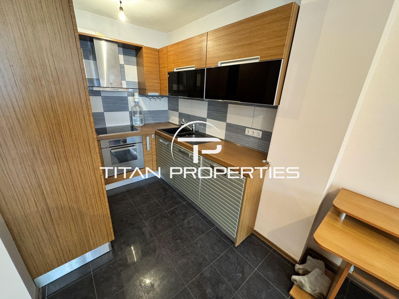 Продава се Двустаен апартамент в Бургас, Възраждане - 102 кв.м за 2079 €/кв.м - Снимка #4