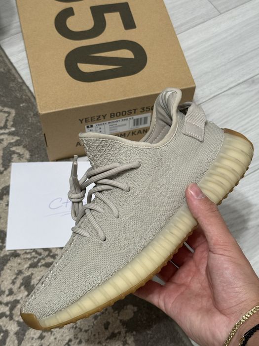 Yeezy 350 V2 Sesame - 9.5/10 - 42