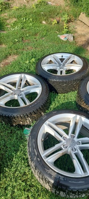 Vând jante de audi