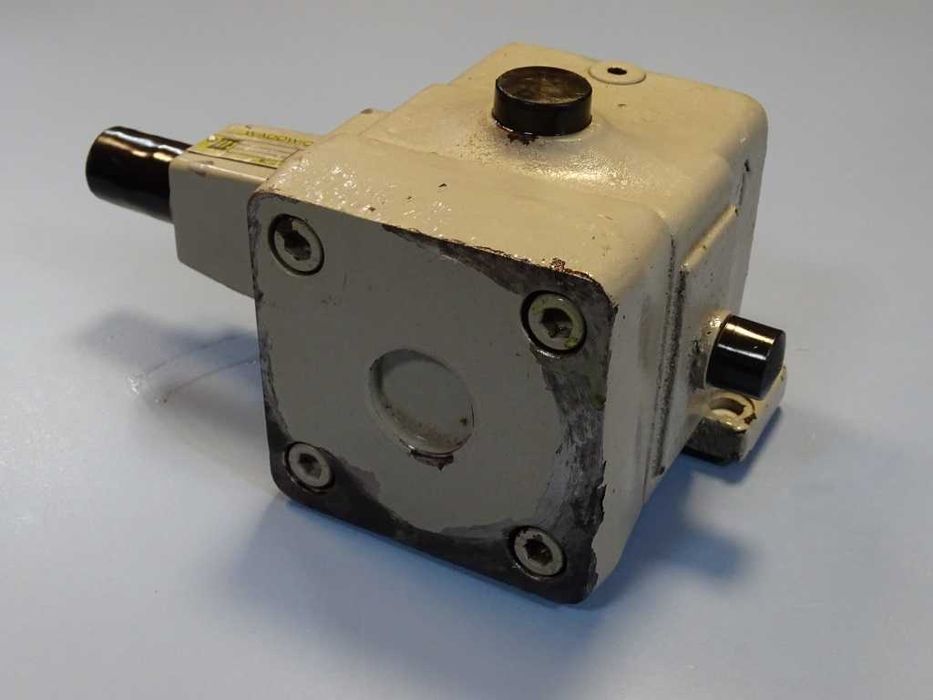 Хидравлична помпа WADOWICE PV6V3-30/24R8MC25A1 Hydraulic pump