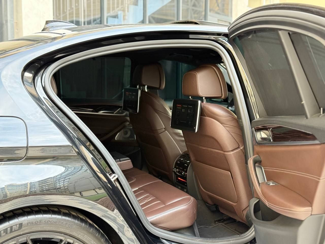 Продаётся BMW 540i