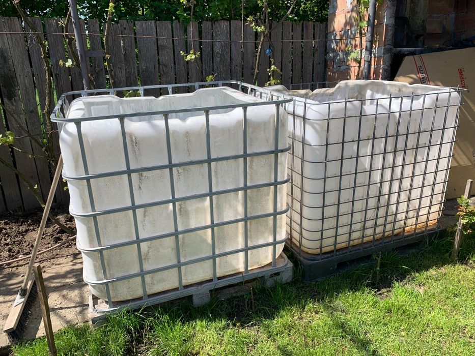 Vând 2 bidoane de 1000L