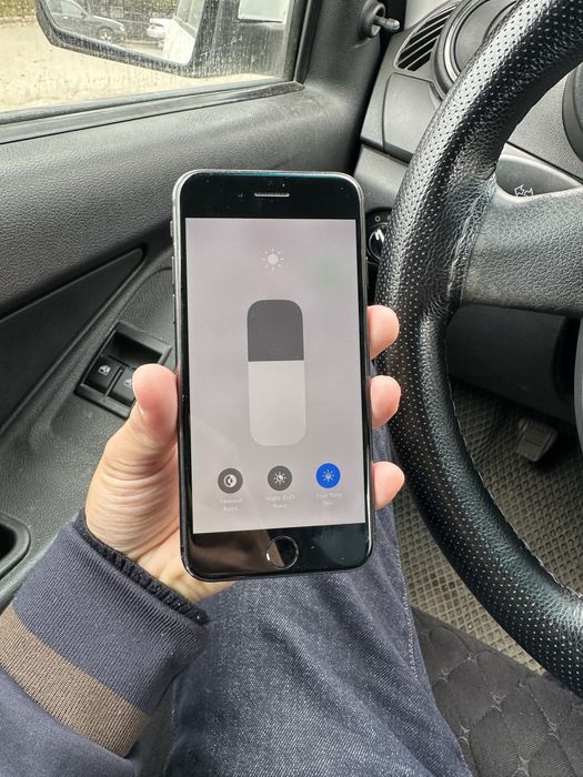 Айфон 8(64gb) 75%