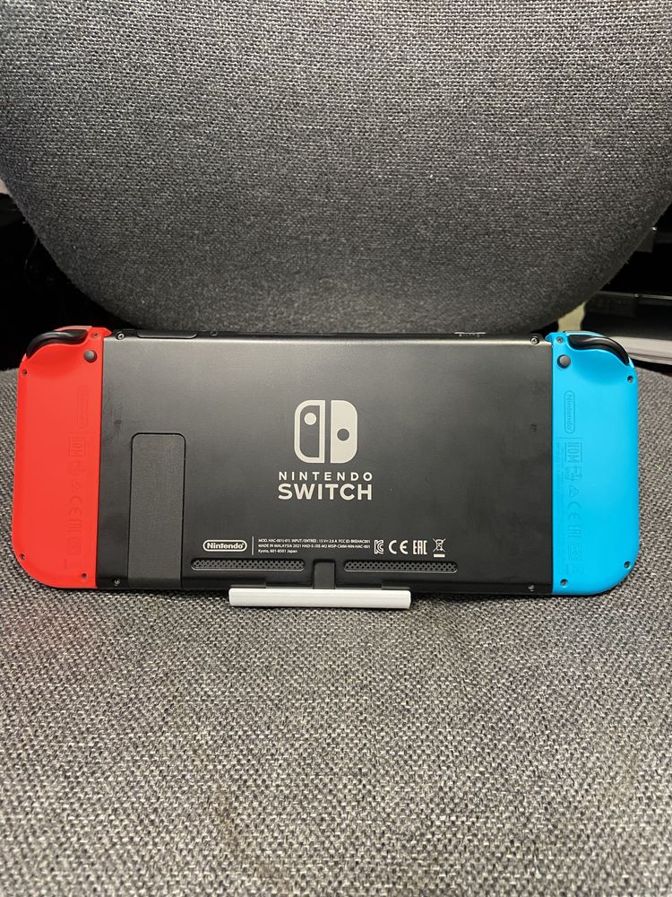 MDM vinde: Nintendo Switch V2 + joc