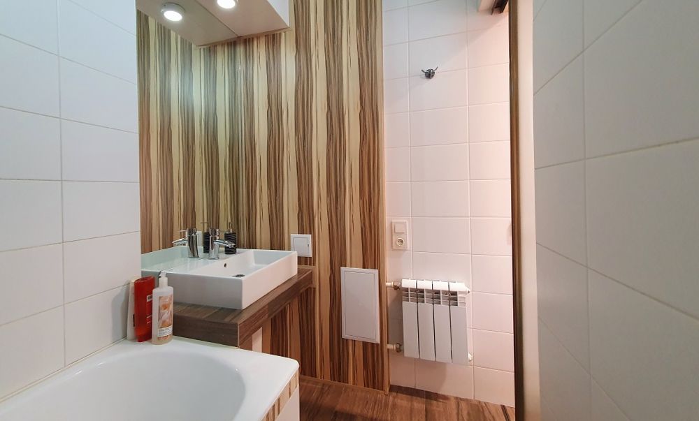 Сдаётся посуточно 1-комнатная на Ц4. Центр, чисто, конфидециально.