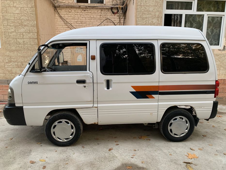 Дамас йуриб турган