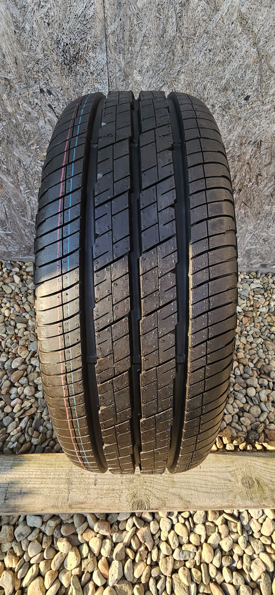 Anvelopa Continental 215/65 R16C 109/107 Hankook 235/65 R16C 115/113