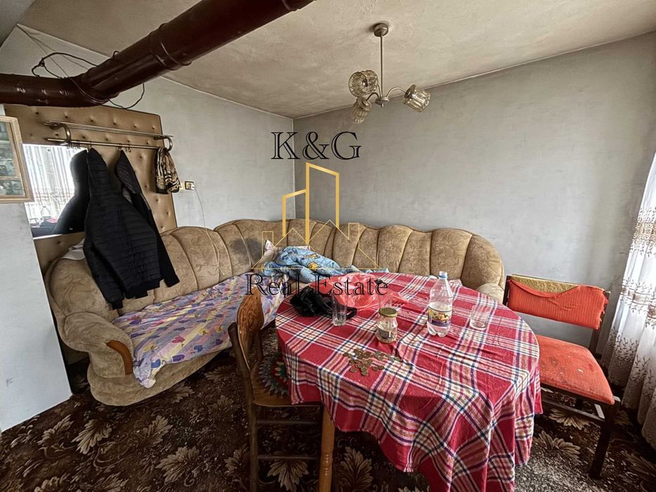 Два самостоятелни етажа в кв " Житница "