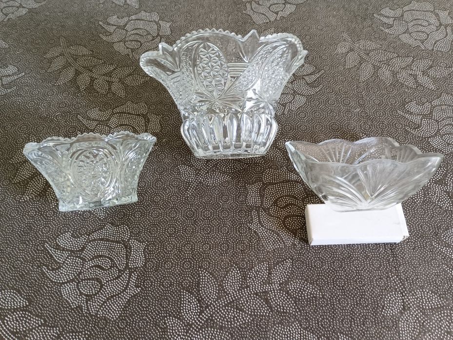 Посуда салатница, конфетница, вареница.