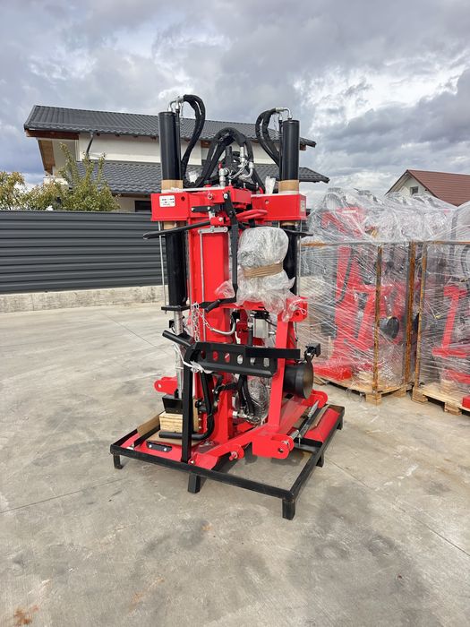 Spargator lemn 22 tone ,crapator lemn priza tractor