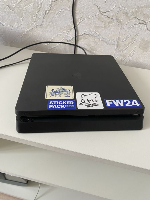 Ps4 Slim.