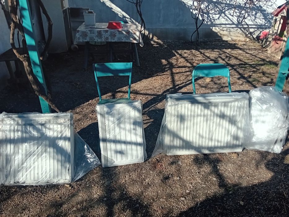 Vand 4 calorifere folosite un sezon