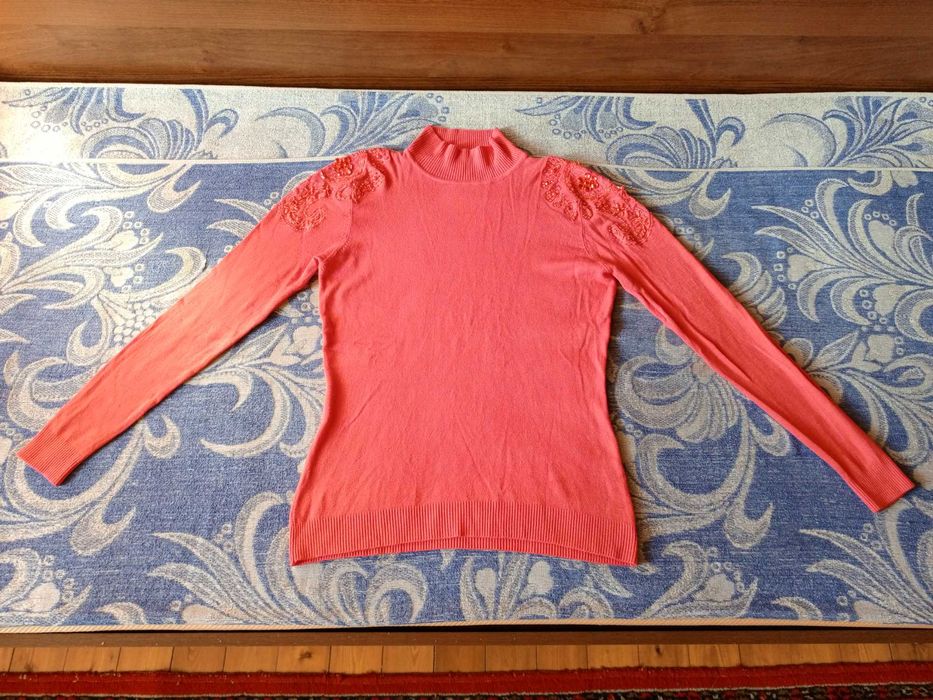 Продам женские кофточки