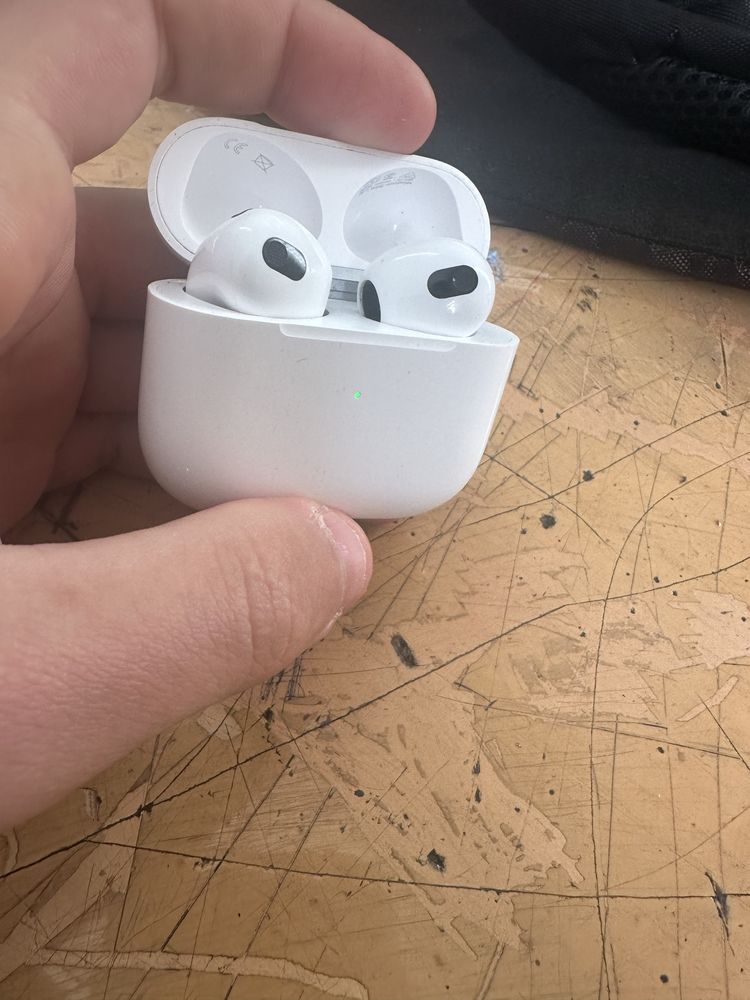 Vand airpods seria 3