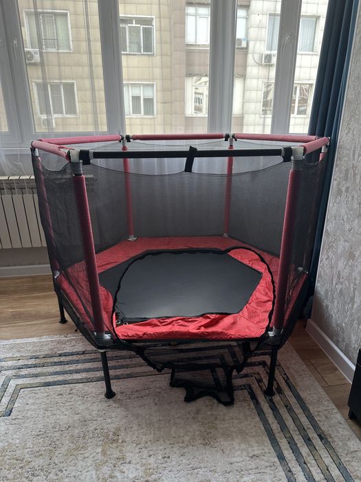 Продам батут в хорошем состоянии