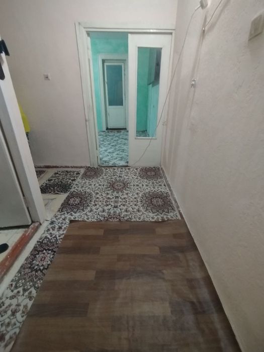 Qarshi shahar kat mahallasida uy sotiladi 1 xona 2 xona qilingan