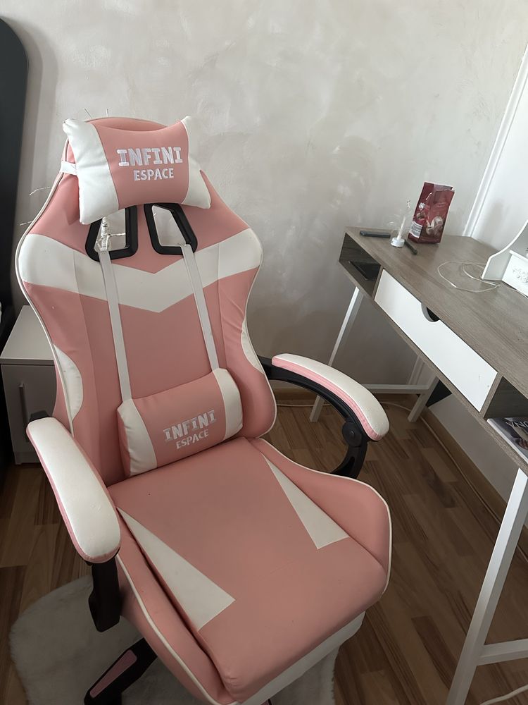 Scaun gaming roz cu alb