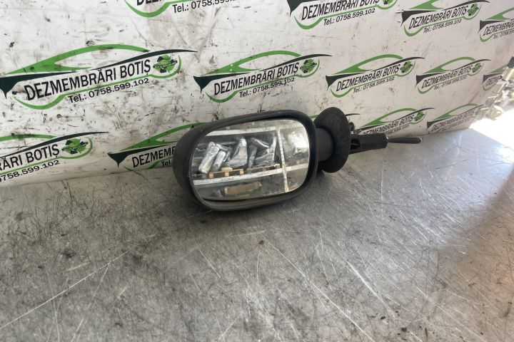 Oglinda stanga manuala E20103017 / E2 0103017 Dacia Logan prima gener
