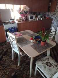 Продам современный кухонный стол+6 мягких стула в отличном состоянии