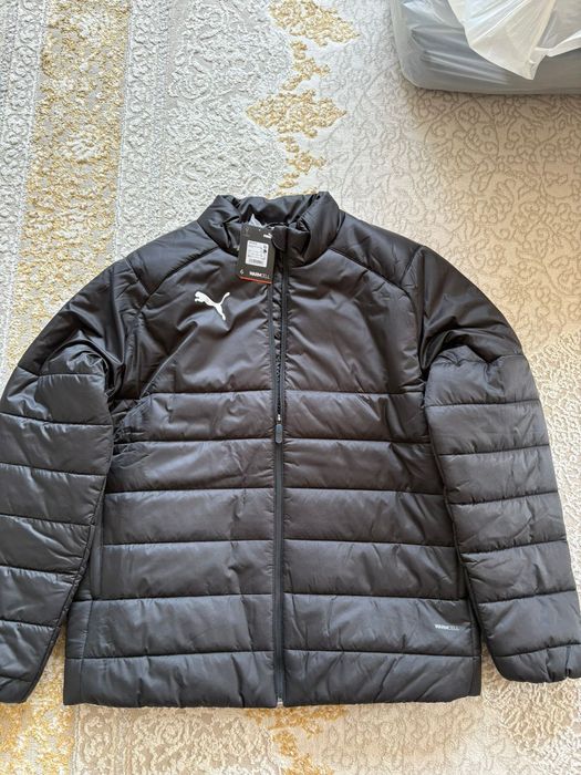 Продам куртку новая Пума