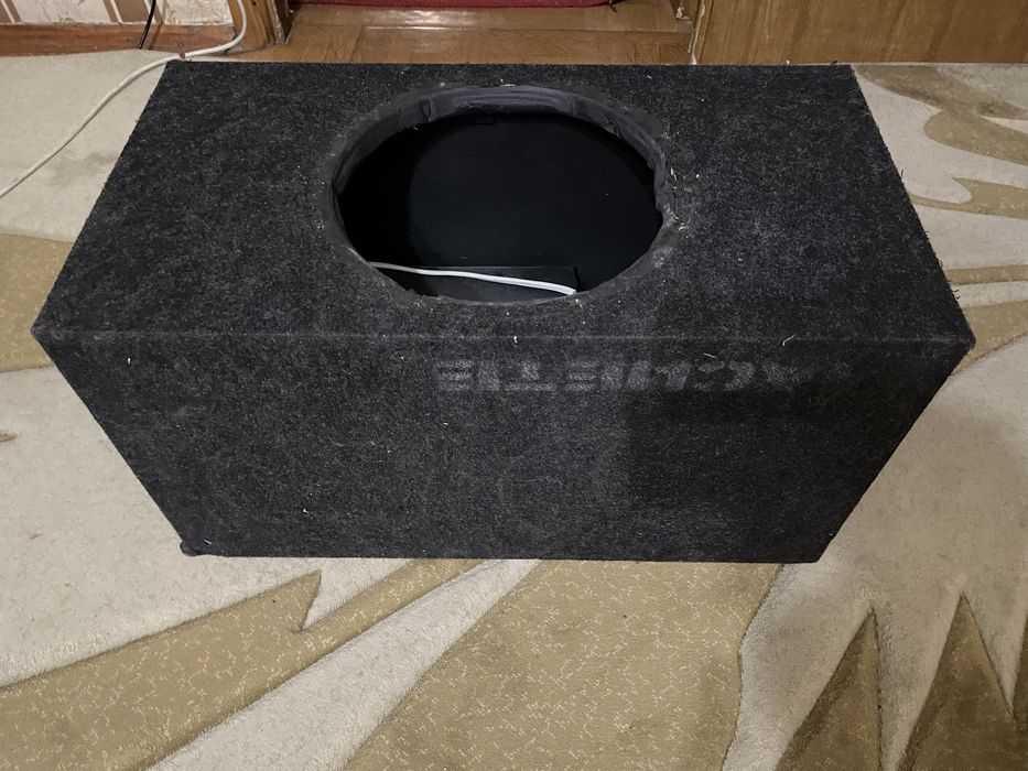 Продается ящик для сабвуфера