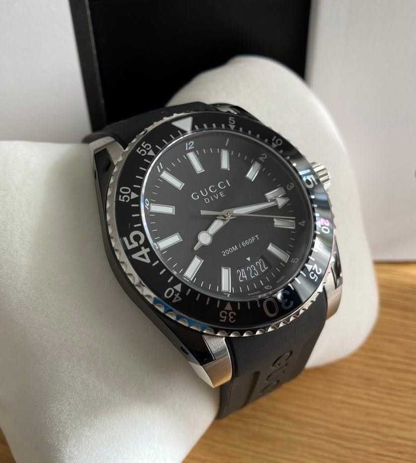 Часовник Gucci YA136204 Men's Black Rubber Strap Watches