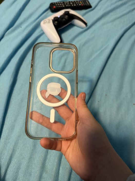 Husa iphone 16 pro (stare foarte buna)