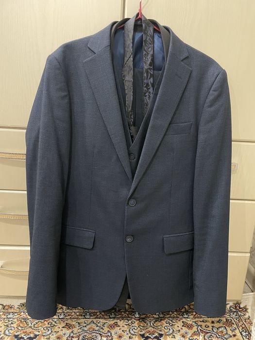 Продам костюм тройку